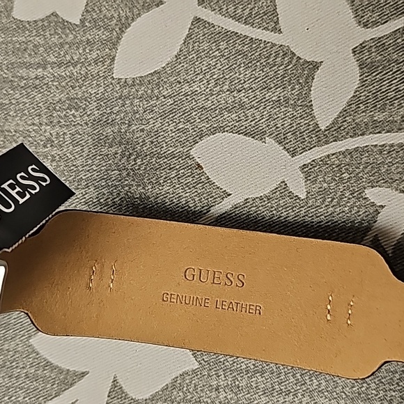 Guess watch with genuine leather strap - Picture 3 of 3